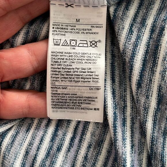 GAP Long Sleeve Top. Women’s Size Medium - Picture 7 of 7